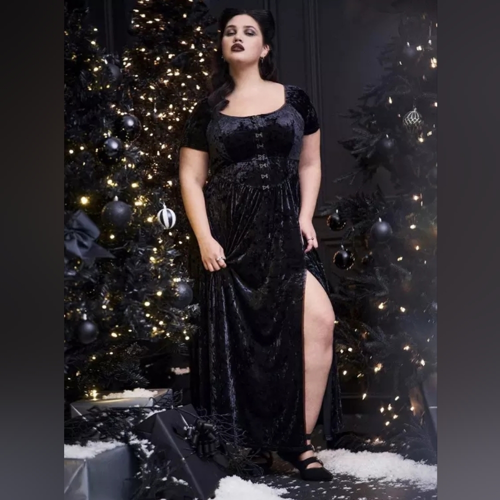 Torrid Hook And Eye Elegant Black Velvet Dress